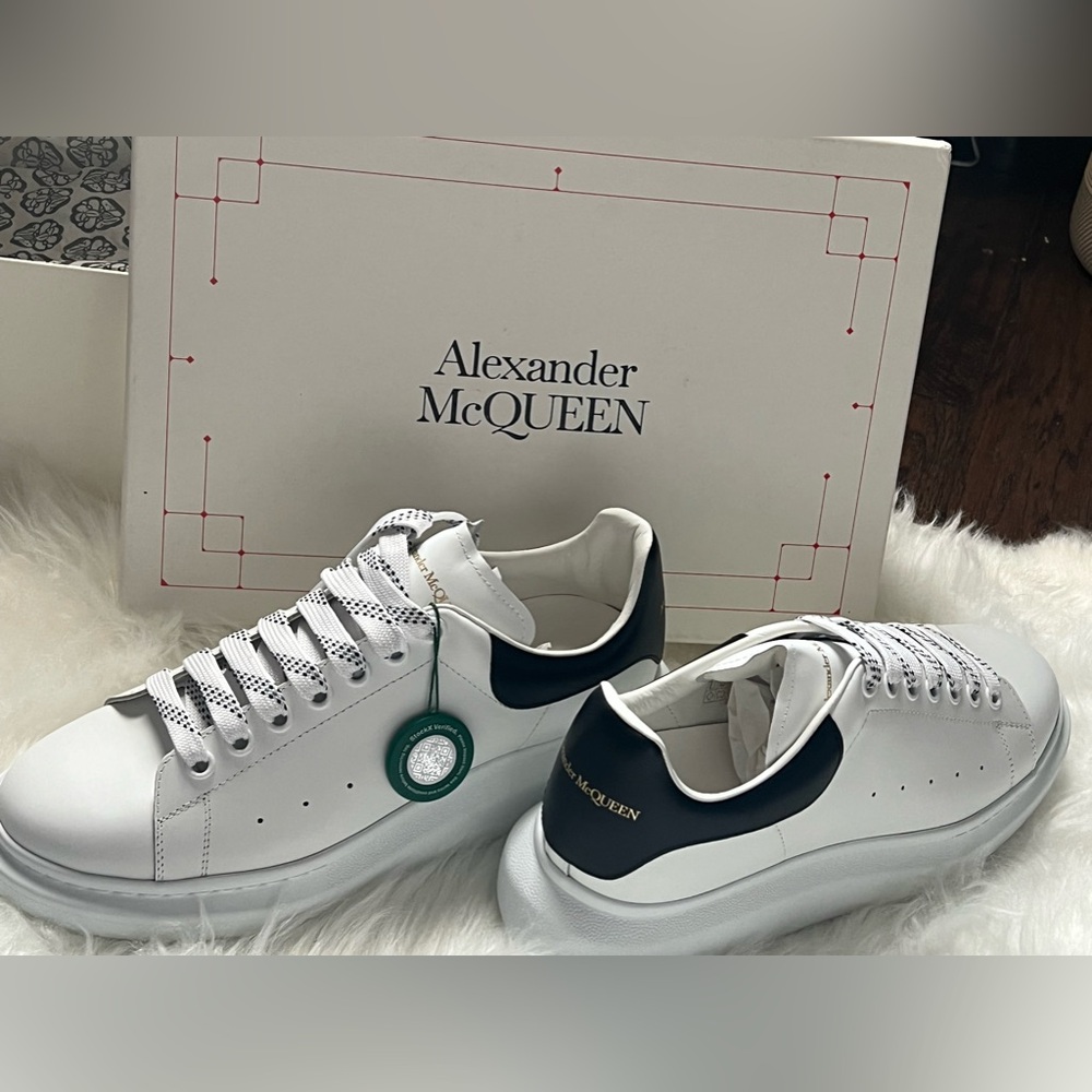 New Authenticated Alexander McQueens Men’s Platform LowTop Sneakers Size 9.5
